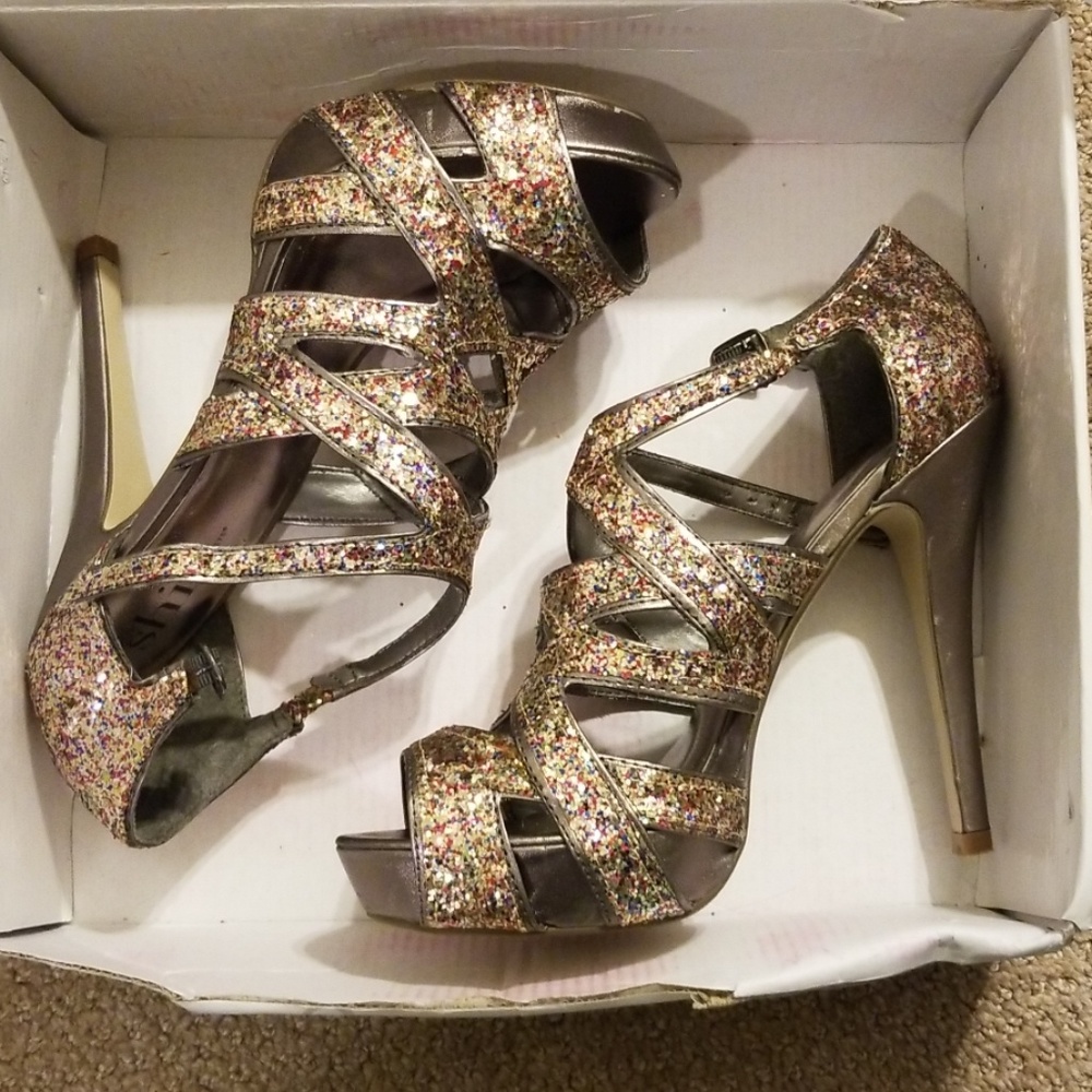 Shi by Journeys Silver Glitter Platforms